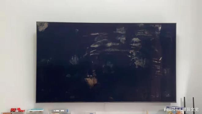 随便擦电视了这才发现电视屏幕有一层涂层麻将胡了试玩平台太郁闷了！下次再也不(图1)